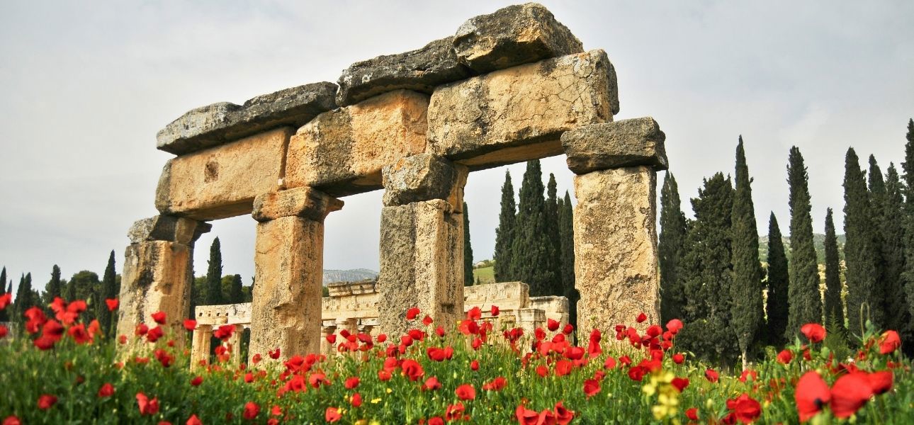 Pamukkale i Hierapolis – jak starożytna produkcja tkanin stworzyła jeden z cudów Turcji